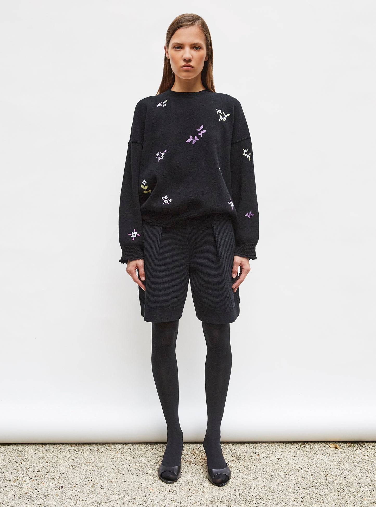Sweat de luxe femme - Sweat loose finitions brodées noir profond-multi