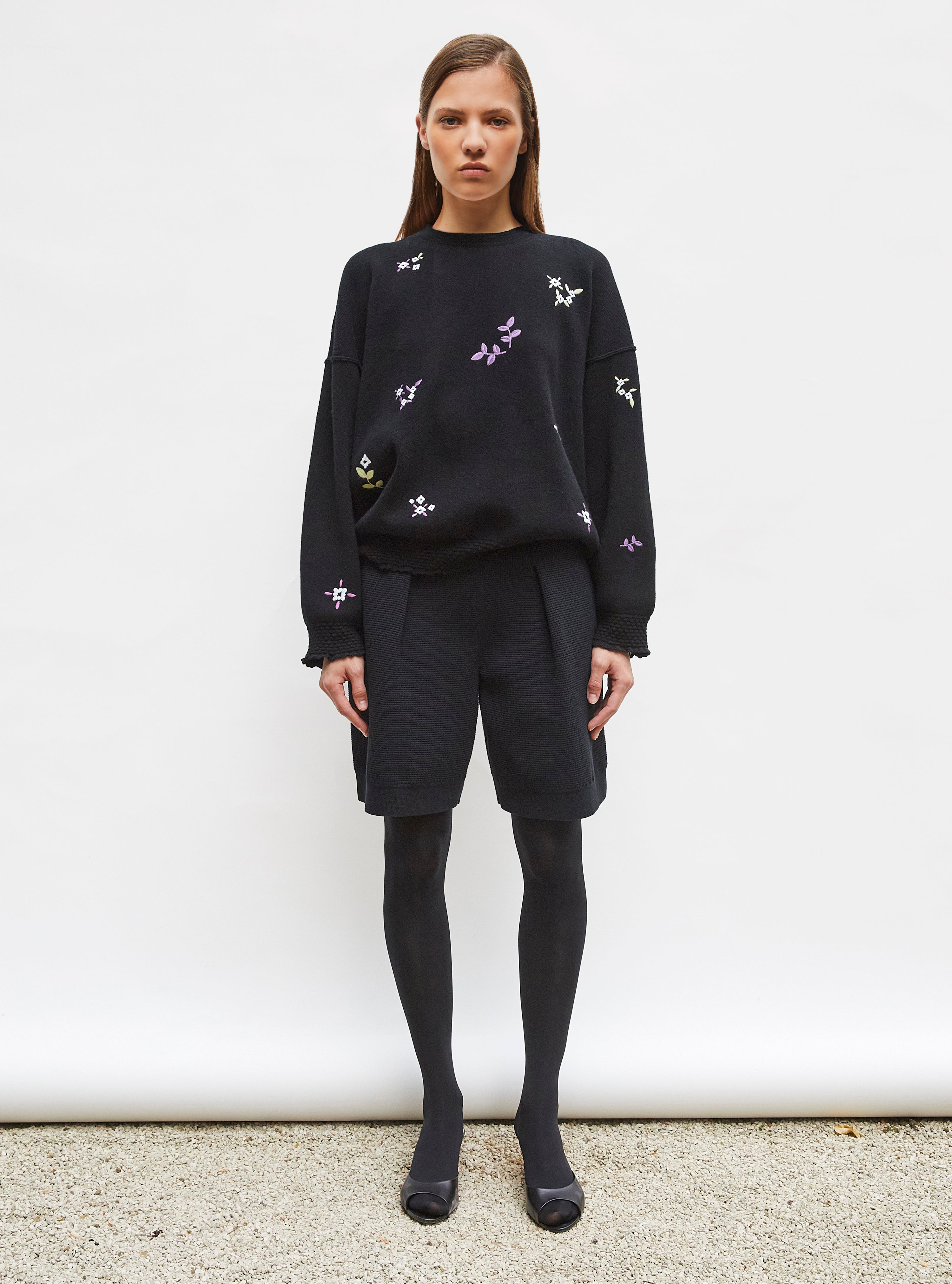 Sweat de luxe femme - Sweat loose finitions brodées noir profond-multi