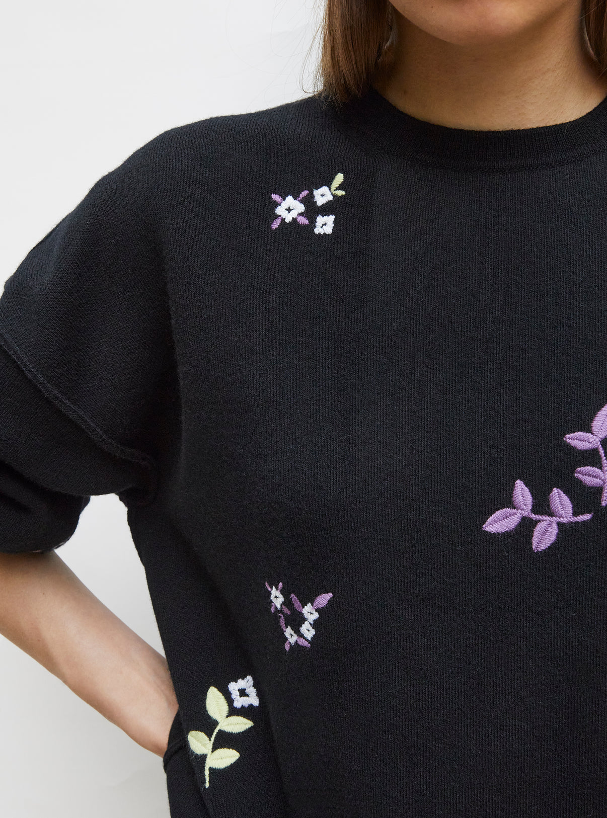 Sweat en maille de luxe Molli - Sweat loose finitions brodées noir profond-multi