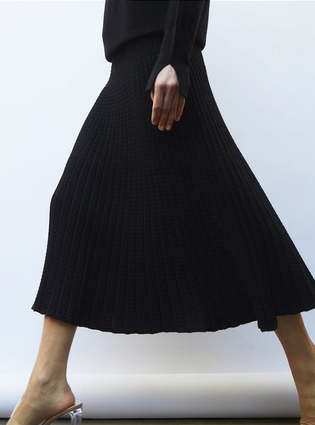 fluid knit skirt in pleated knit - Image principale