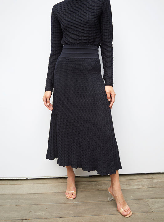 fluid skirt in cannage knit