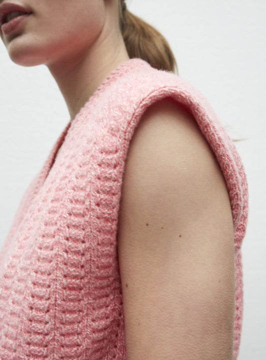 knit top with large wheat-sheaf stitches