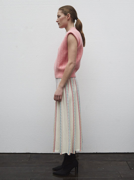 knit top with large wheat-sheaf stitches
