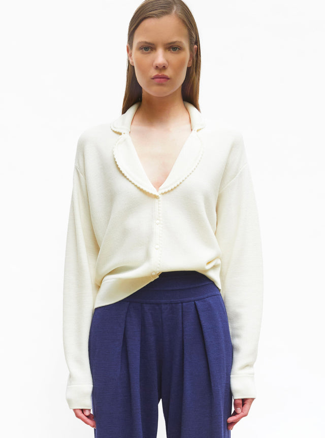 v-necked knit shirt - Image principale