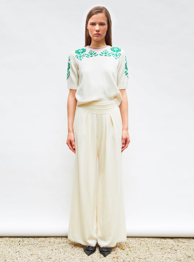 knit top with hand-embroidered flowers - Image principale