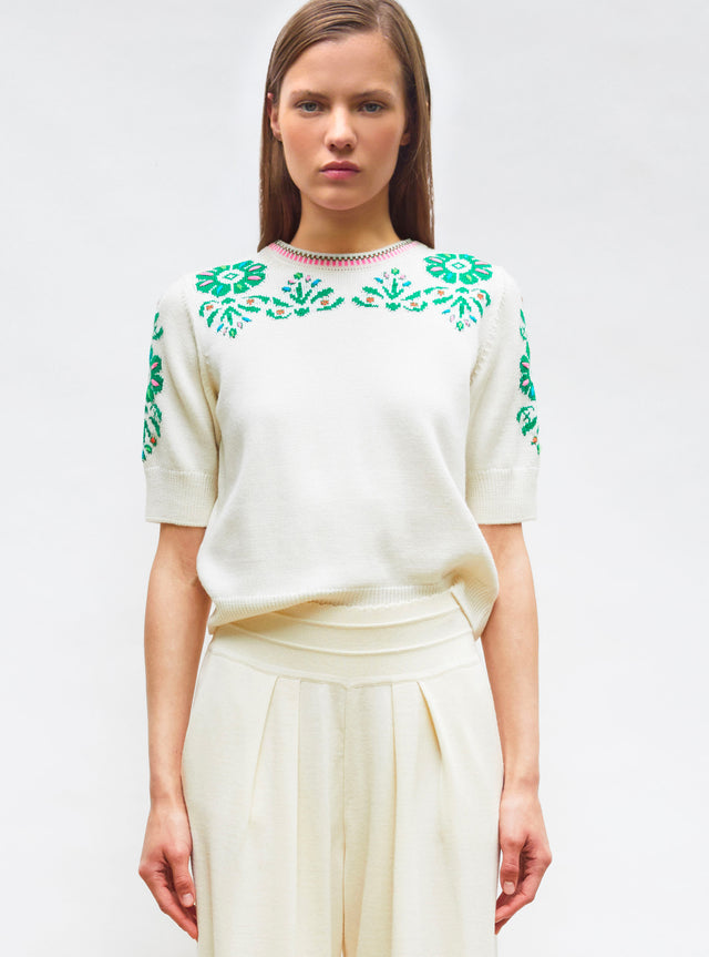 knit top with hand-embroidered flowers - Image principale