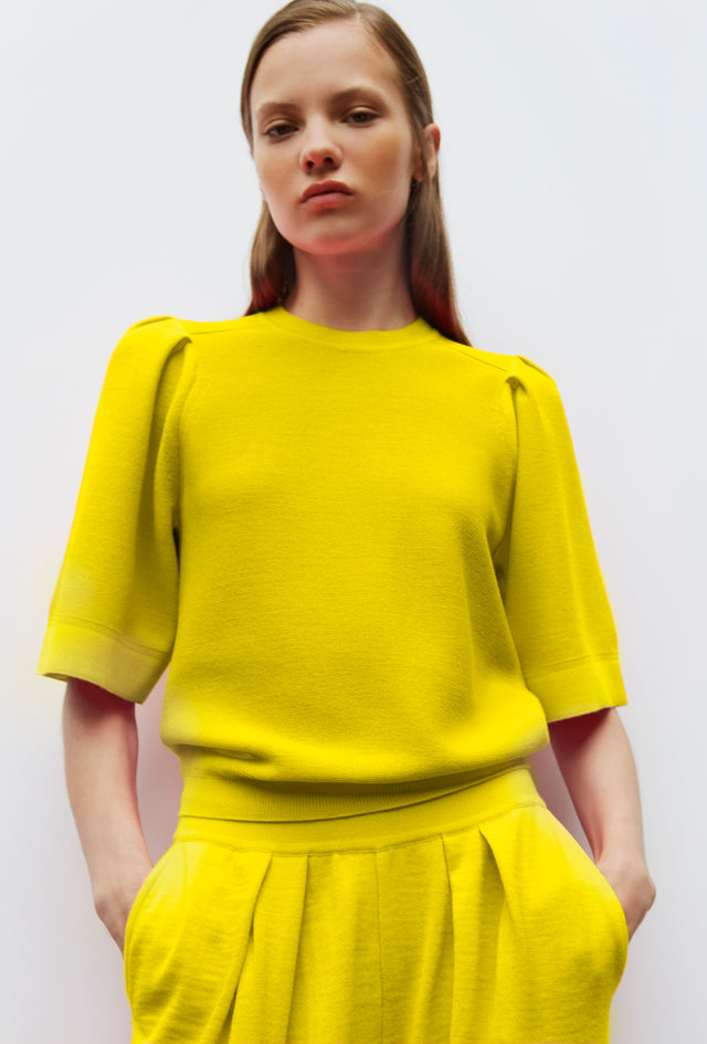 a vibrant yellow wardrobe <em>the trend for summer</em> Molli