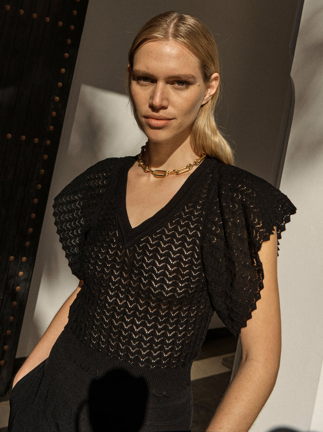 tops <em>discover</em> Molli