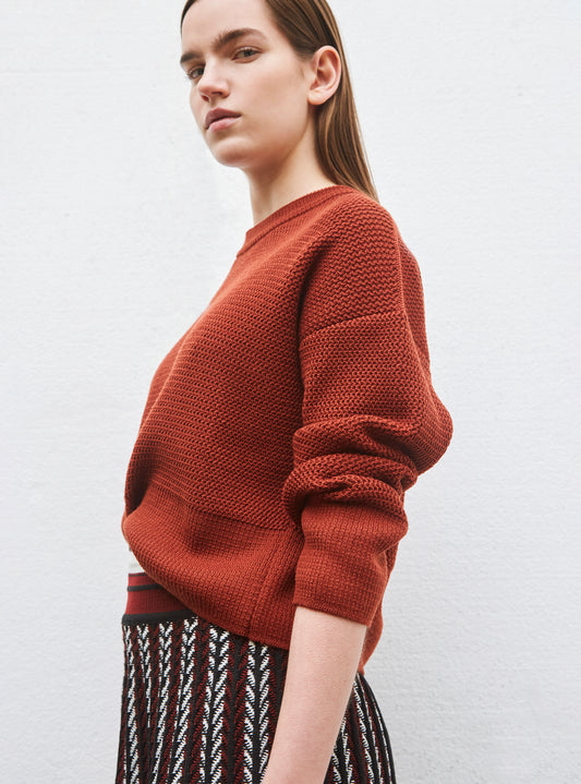 short sweater in wavy knit