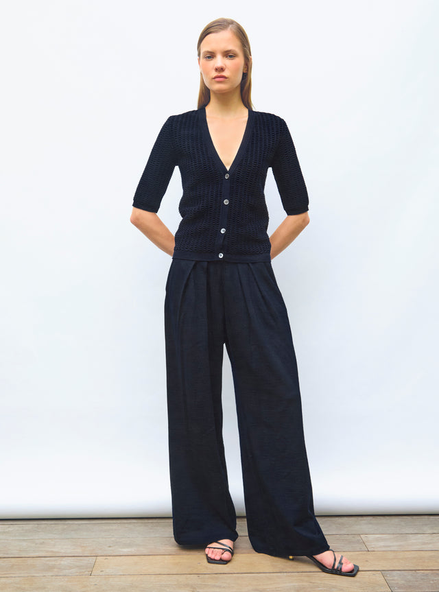v-necked top in smocked knit - Image principale