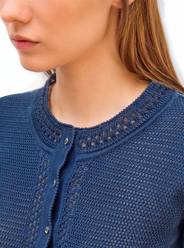 top in a delicate crochet knit - Image principale