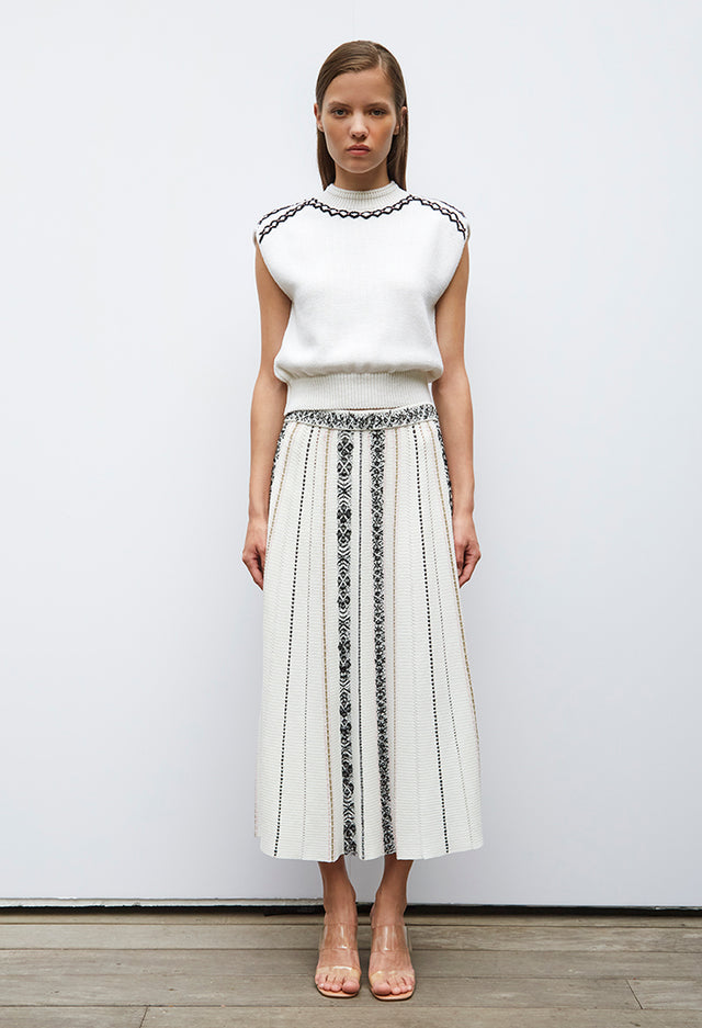 private sales <em>discover</em> Molli