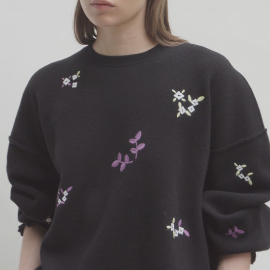 Sweat en maille de luxe Molli - Sweat loose finitions brodées noir profond-multi