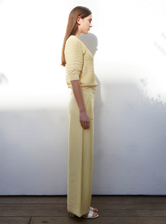 elbow-length sleeved honeycomb knit top