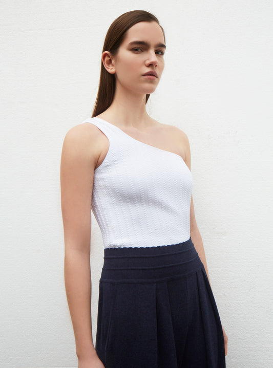 one-shouldered top in a wavy couture knit